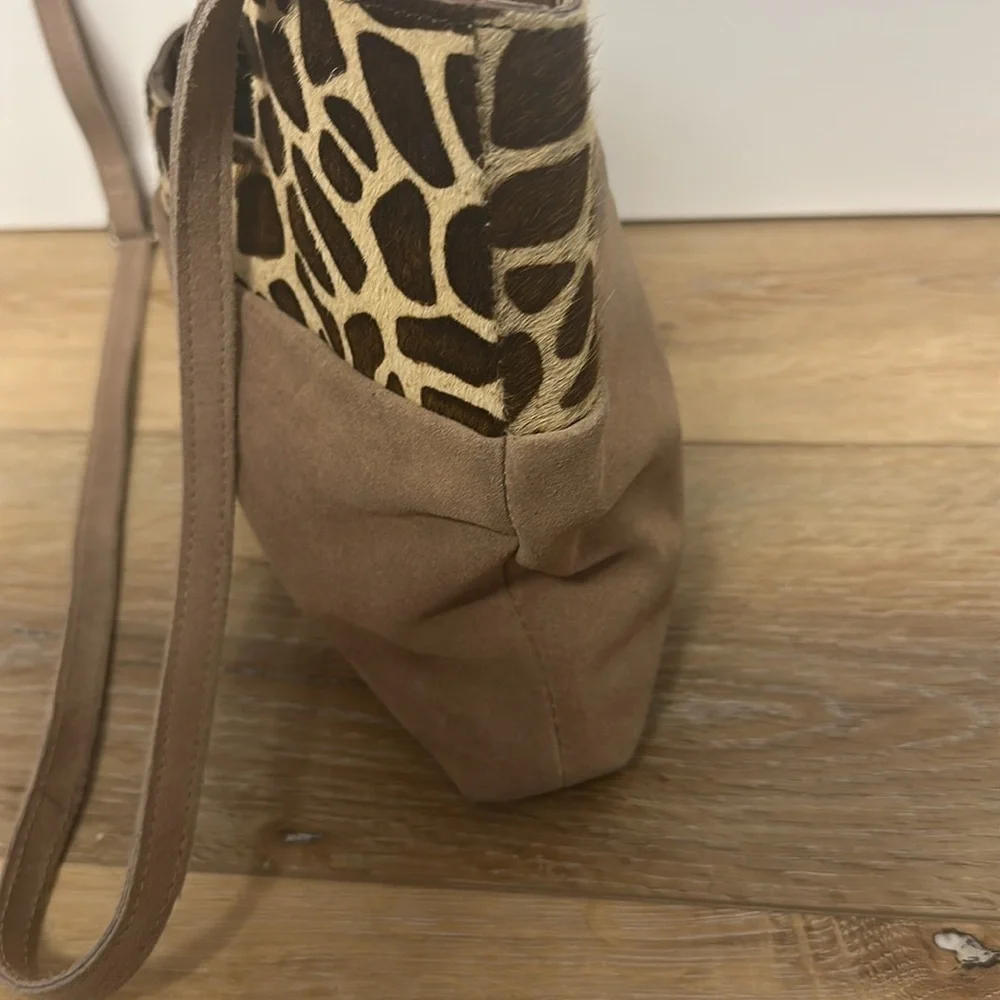 Anthropologie verona textured clutch crossbody giraffe print - Picture 3 of 12